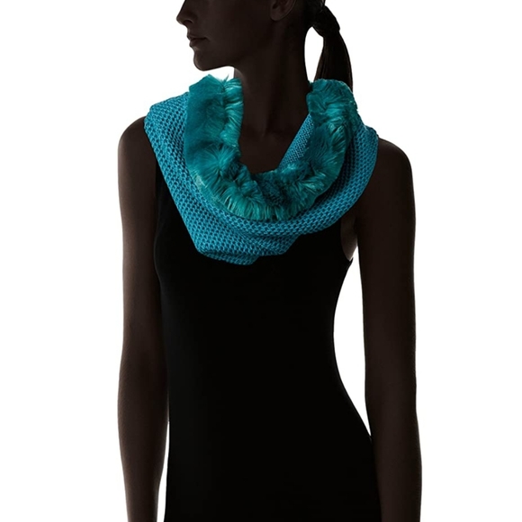 Badgley Mischka Honeycomb Stitch Collar Scarf With Faux Chinchilla - Picture 2 of 8